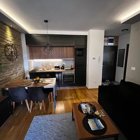 S Lux Apartman Titova Vila